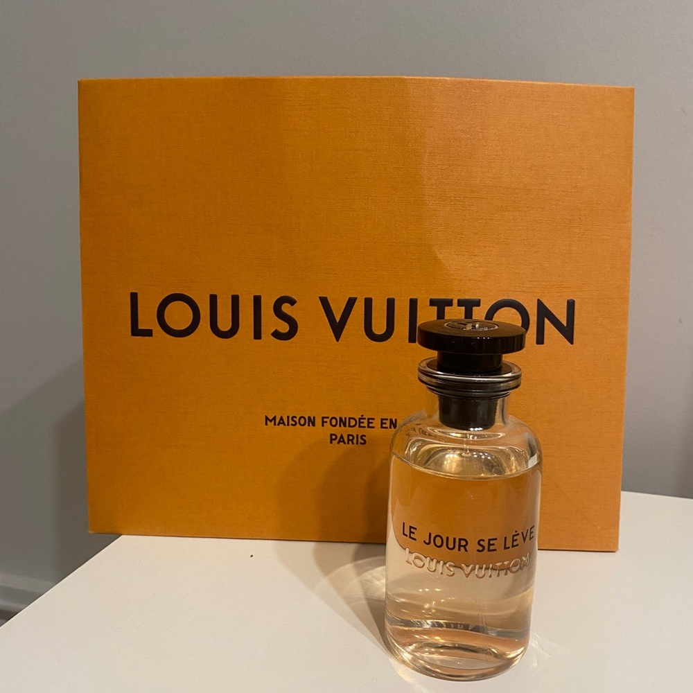 🥰SOLD🥰 Louis Vuitton 🍊🌸 le jour se leve perfume 🍊